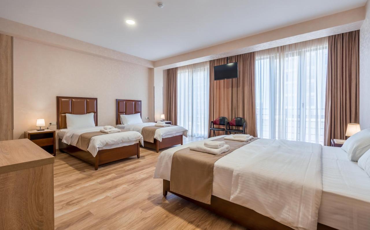 Aura Hotel ティビリシ エクステリア 写真