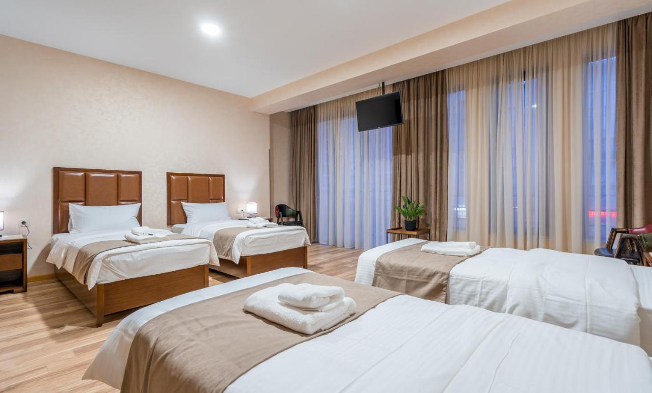 Aura Hotel ティビリシ エクステリア 写真