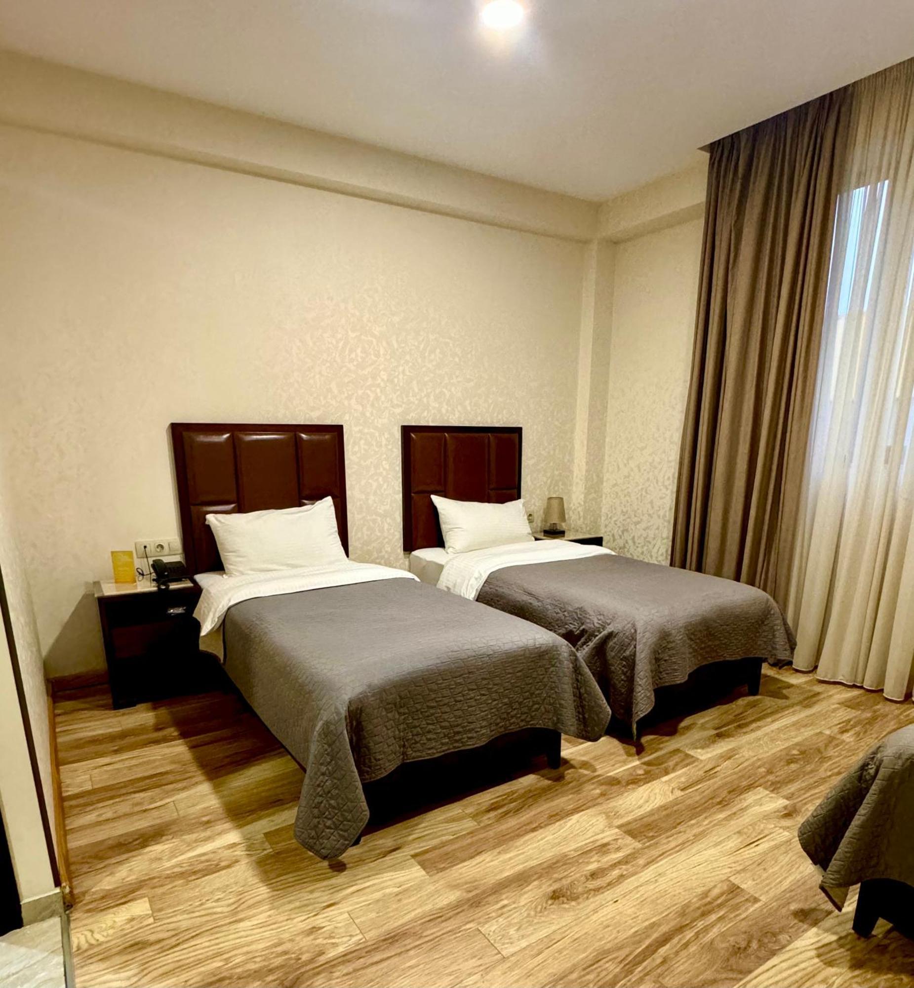 Aura Hotel ティビリシ エクステリア 写真