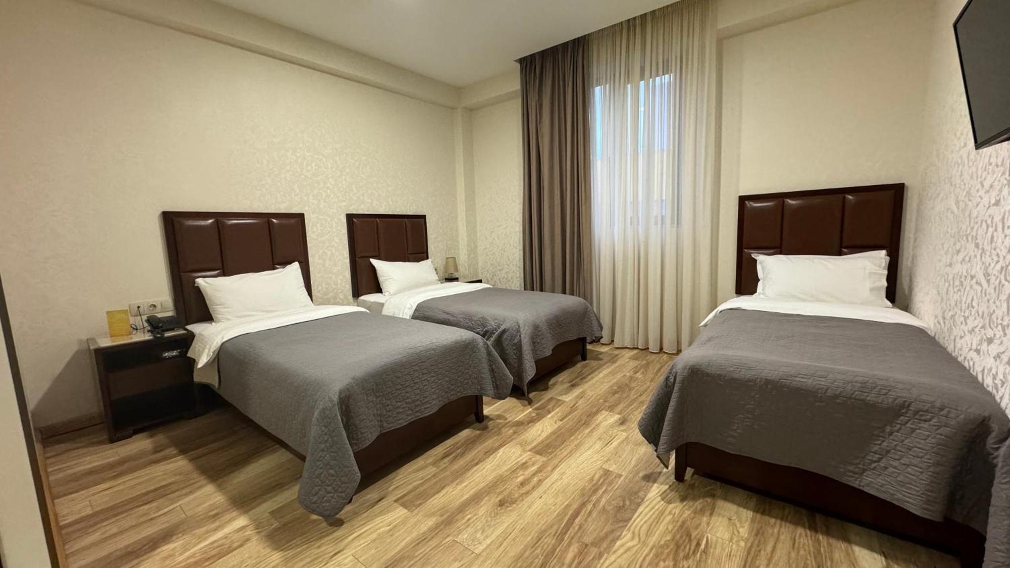 Aura Hotel ティビリシ エクステリア 写真